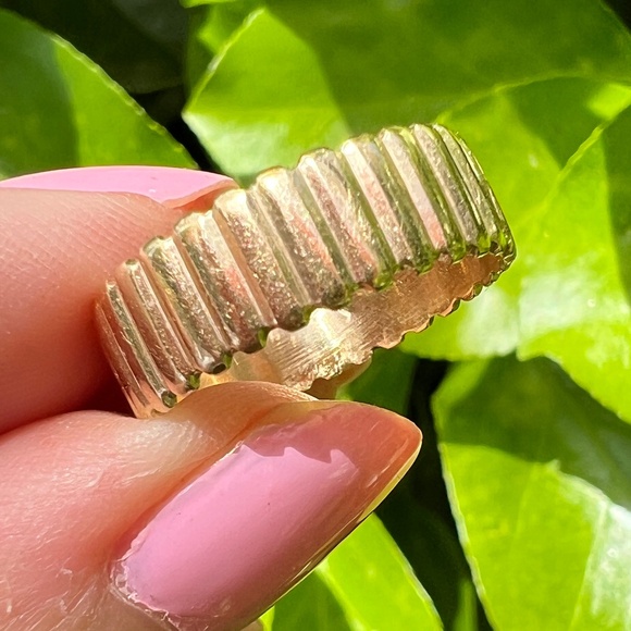 Jewelry - VINTAGE 14K YELLOW GOLD RIBBED DESIGN WIDE BAND RING WEDDING ANNIVERSARY